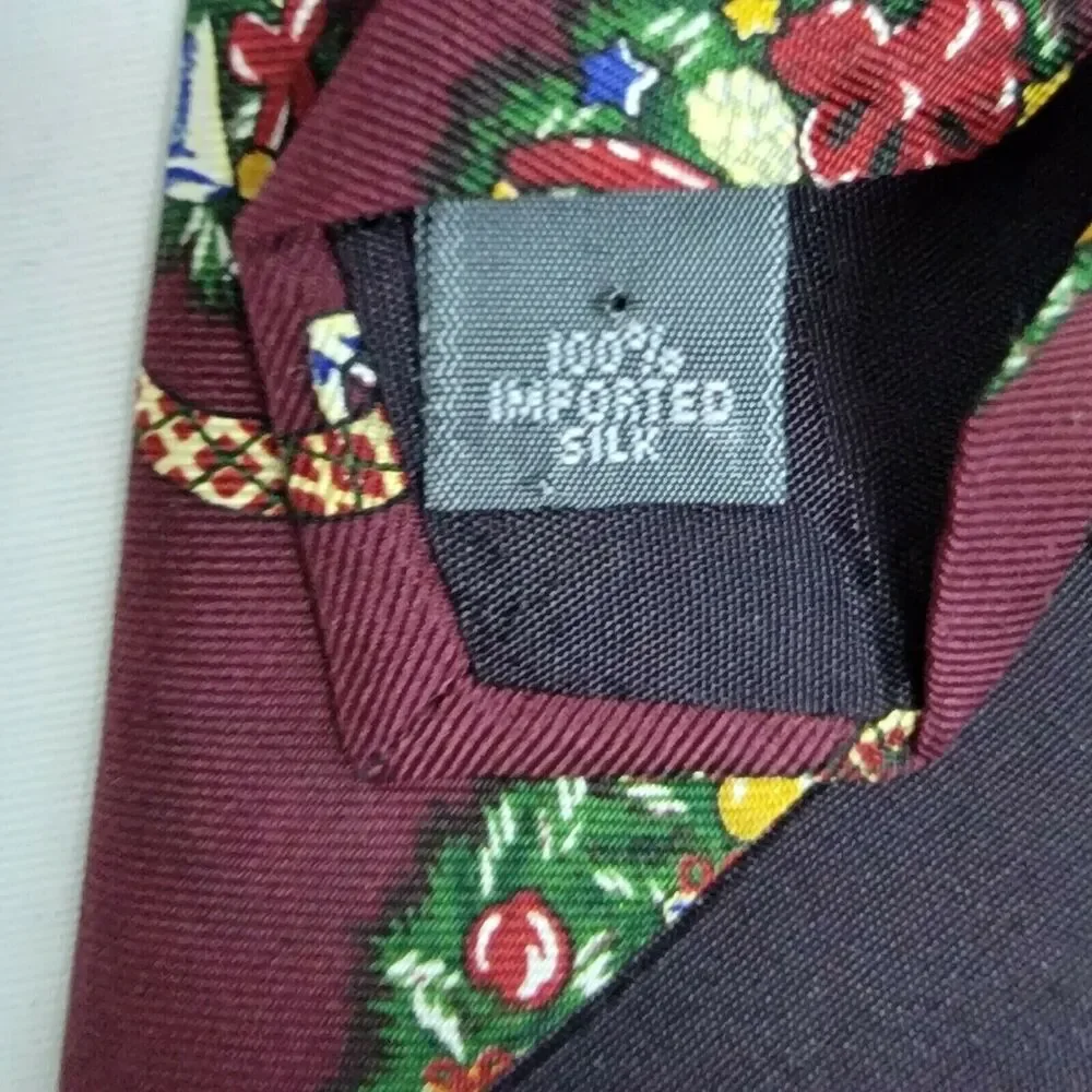 American Traditions Christmas Neck Tie Burgundy Wreath 100% Silk Holiday Classic